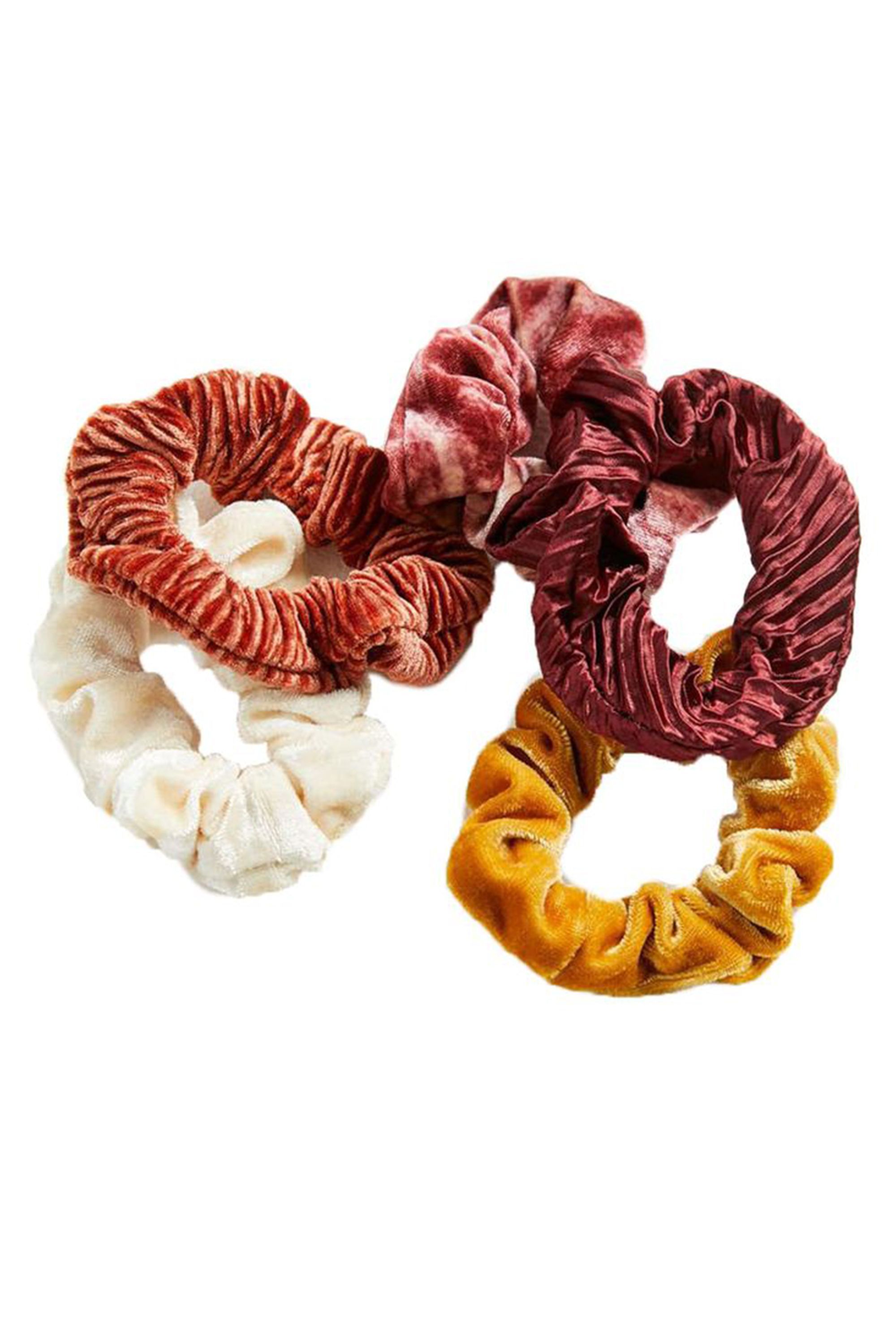 Скранча. Velvet Scrunchie. Скранч для волос. Резинка скранч фото на волосах. Резинка скранч вязаная фото на волосах.