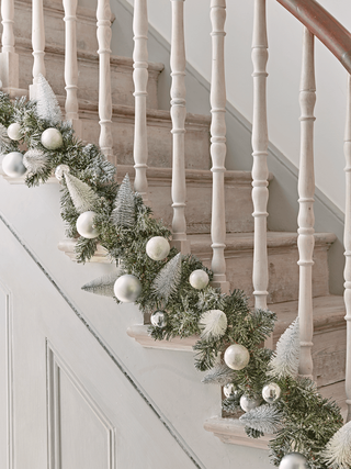 Frosted Brush Tree Garland