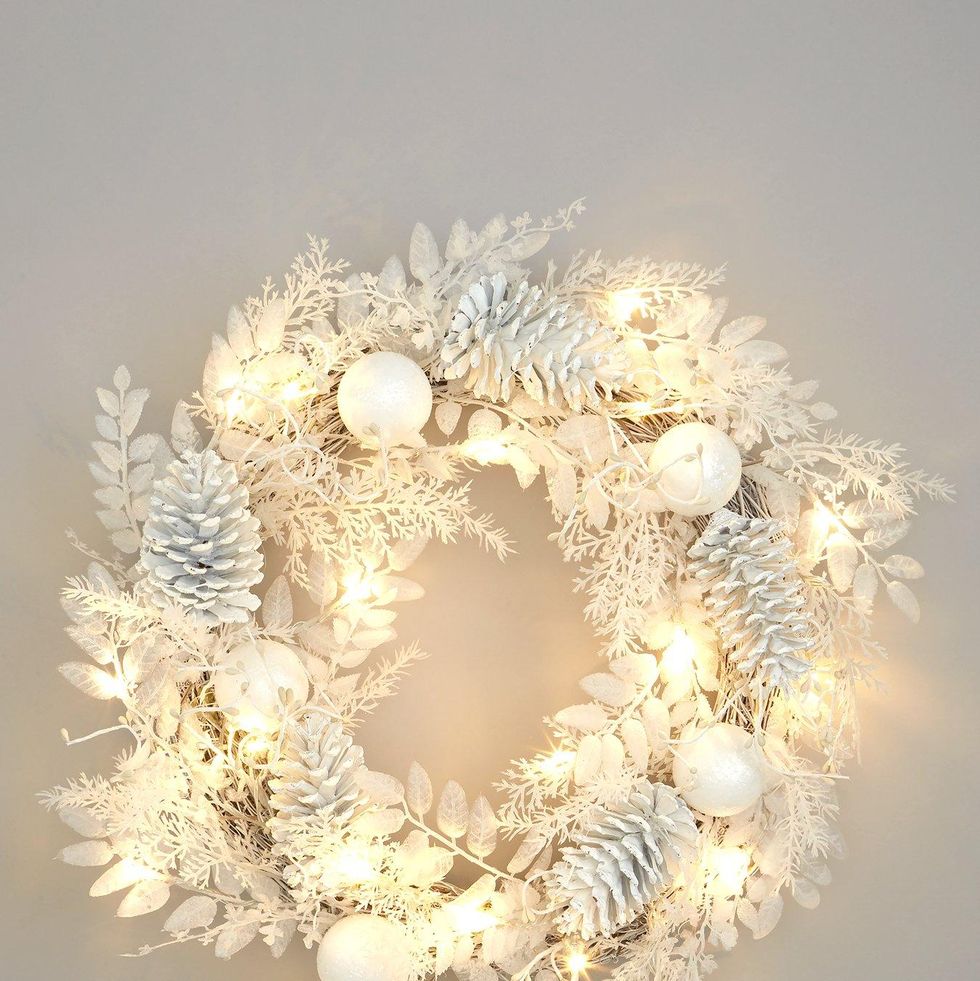 Pre-Lit Winter White Christmas Wreath