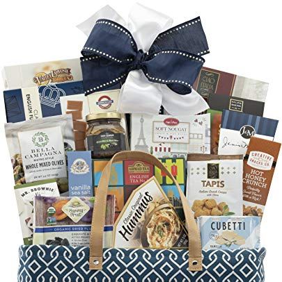 Featured image of post Valentines Day Basket Ideas For Men / These valentine&#039;s day gifts for men go above and beyond the usual, so you&#039;re sure to find something he&#039;ll love here—no matter what his style or hobbies are like.