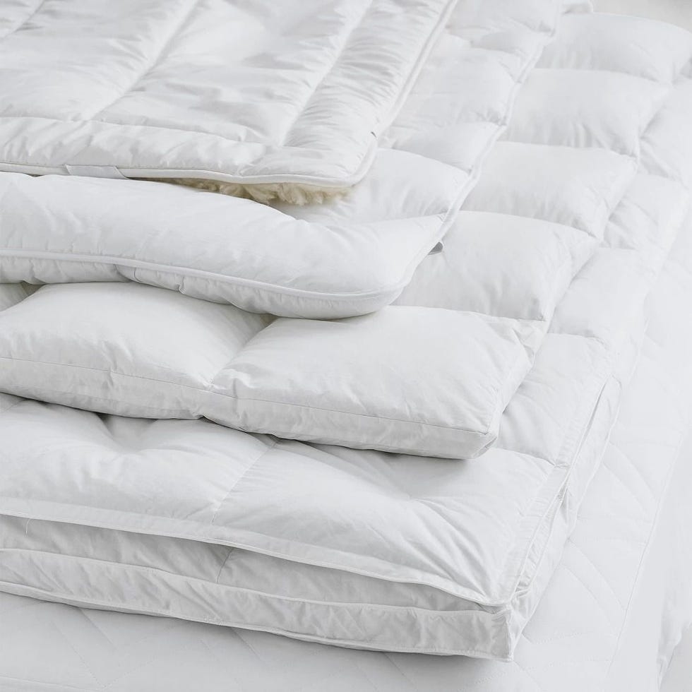 Hypoallergenic mattress topper