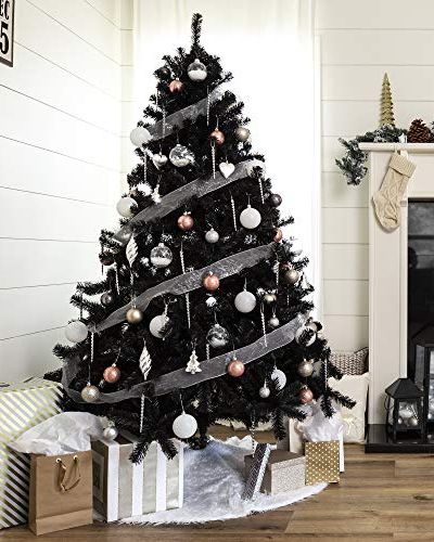 The Perfect Red, White and Black Christmas Tree!