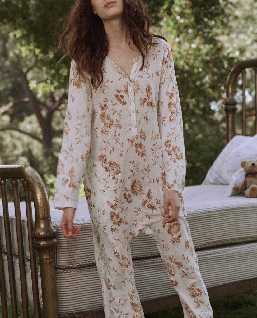 https://hips.hearstapps.com/vader-prod.s3.amazonaws.com/1604504976-the-long-sleeve-sleeper-jumpsuit-clay-autumn-floral-4_1024x1024.jpg?crop=1xw:1xh;center,top&resize=980:*