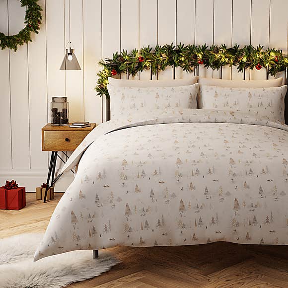 Snowy Scene 100{911ea05452e114f1778c76ca86733b6032c246f8f651bb1f01d12abf04b54efb} Cotton White Duvet Cover and Pillowcase Set
