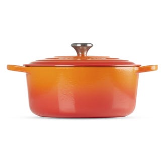 Le Creuset 7¼ qt Enameled Cast Iron Signature Round Dutch Oven Le Creuset 7¼ qt Enameled Cast Iron Signature Round Dutch Oven