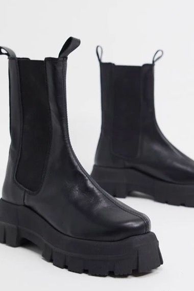 Kylie Jenner Slips On Thong Boots at Paris Fashion Week – Footwear