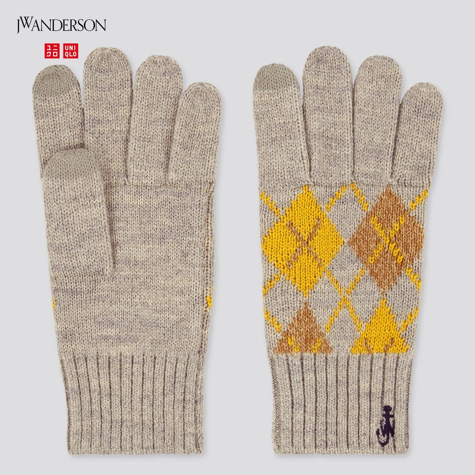Holiday-Patterned Winter Essentials : JW Anderson and Uniqlo1
