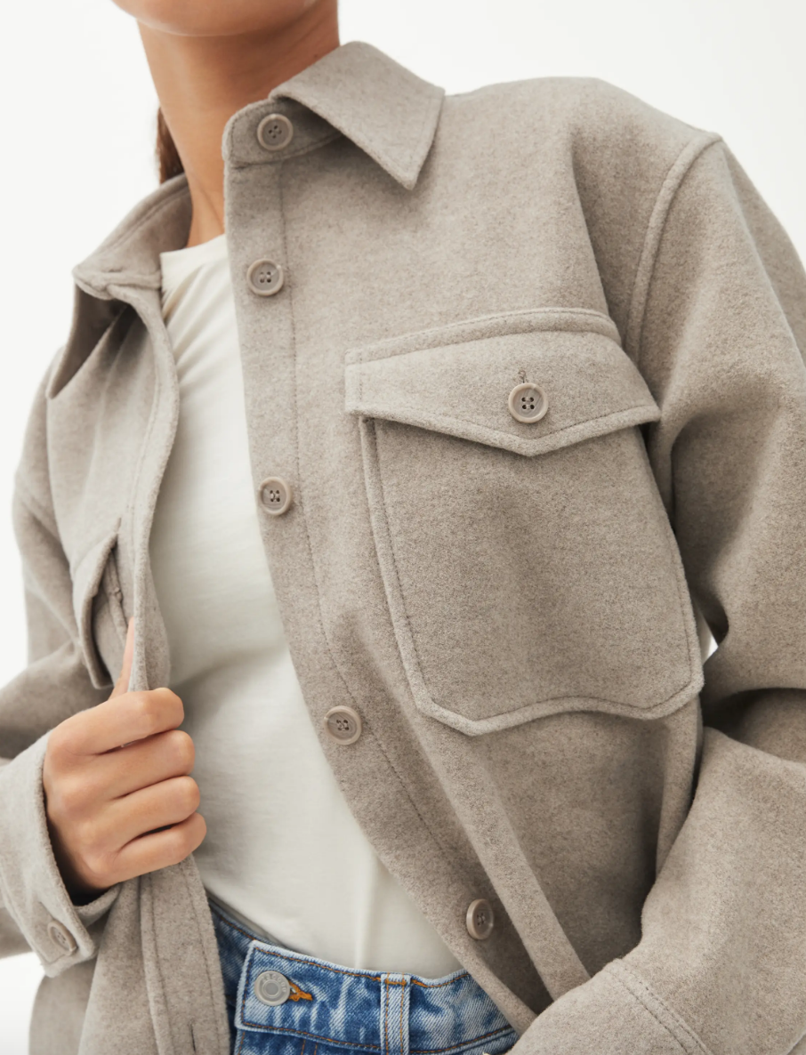 La giacca-camicia in lana cocoon