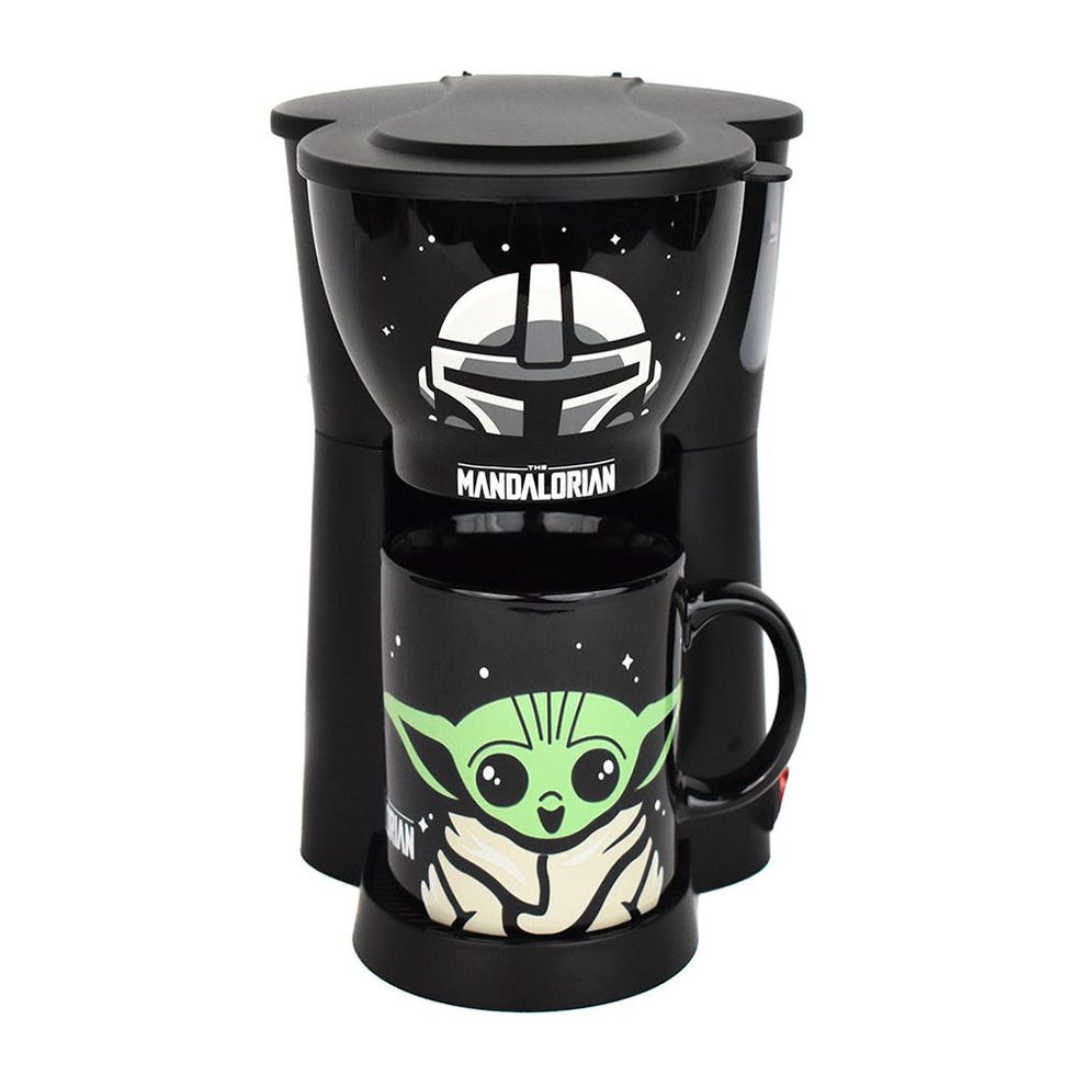 https://hips.hearstapps.com/vader-prod.s3.amazonaws.com/1608586350-uncanny-brands-star-wars-the-mandalorian-baby-yoda-coffee-maker-and-mug-square-1608586307.jpg?crop=1xw:1xh;center,top&resize=980:*