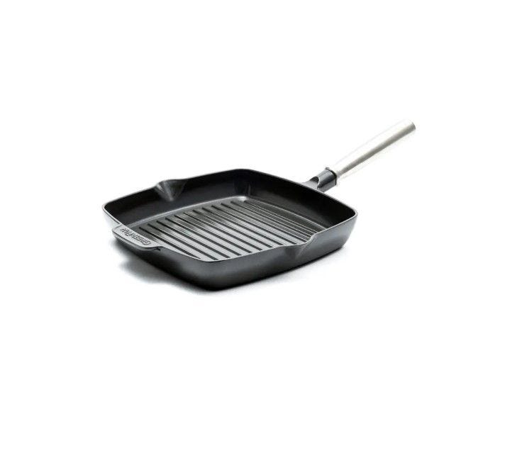 https://hips.hearstapps.com/vader-prod.s3.amazonaws.com/1609170843-nonstick-grill-pan-1609170816.jpg?crop=0.686xw:0.790xh;0.148xw,0.210xh&resize=980:*