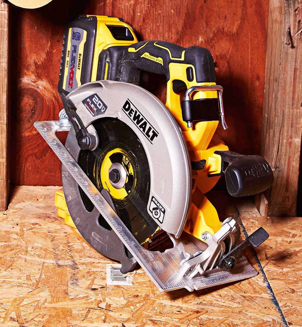 https://hips.hearstapps.com/vader-prod.s3.amazonaws.com/1609259332-dewalt-saw-pmx010121geredschoice-005-1608649507.jpg?crop=1xw:0.924xh;center,top&resize=980:*