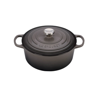 Le Creuset Signature 5 1/2 Quart Round Enamel Cast Iron French/Dutch Oven Le Creuset Signature 5 1/2 Quart Round Enamel Cast Iron French/Dutch Oven