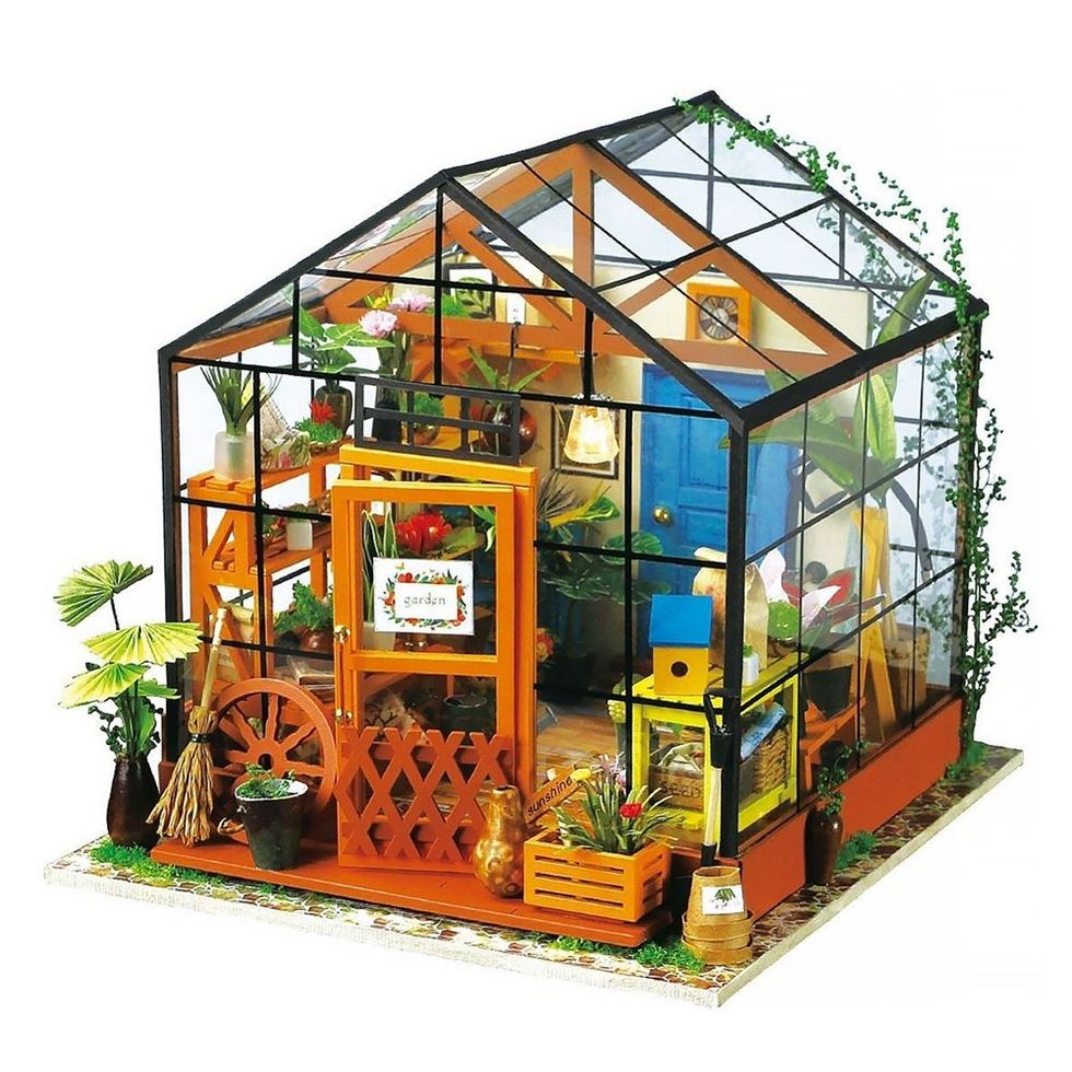 https://hips.hearstapps.com/vader-prod.s3.amazonaws.com/1610748520-greenhouse-miniature-kit-1610748496.jpg?crop=1xw:1xh;center,top&resize=980:*
