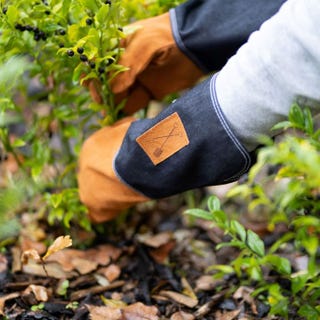 Denim gardening glove with cuff 