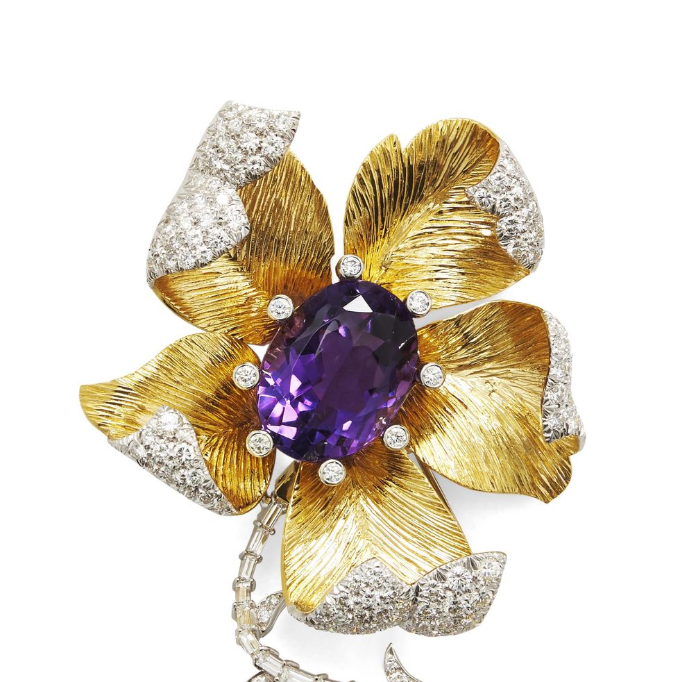 A history of brooches: the style evolution of a classic jewel