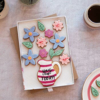 Summer Blooms Biscuit Gift Set, £31