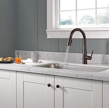 Delta Essa Single-Handle Kitchen Sink Faucet 