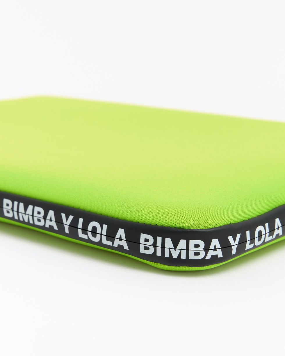Esta funda de portátil de Bimba y Lola amarillo neón está rebajada