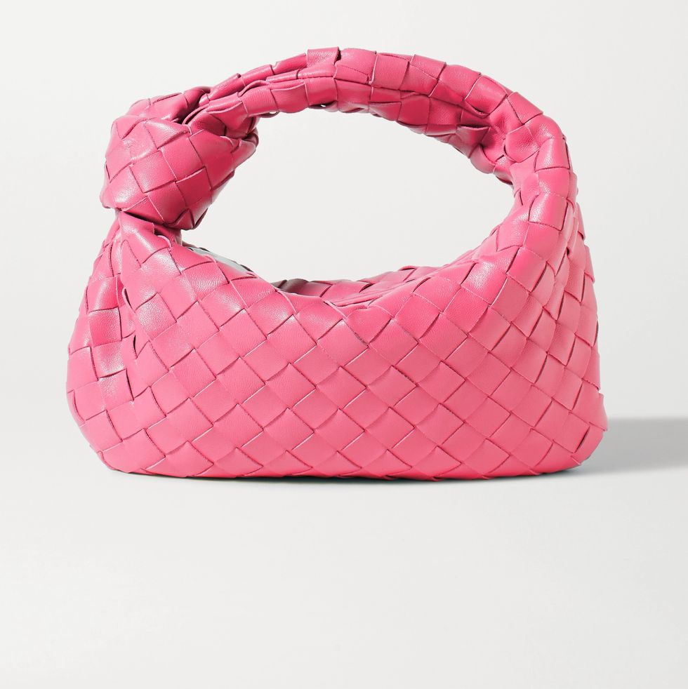莓果粉色包推薦11：造型編織包