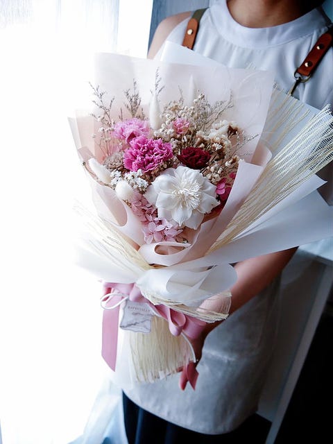 永生花跟乾燥花不一樣 永生花 如何挑選 延長保存期限 低 中 高價位送禮推薦清單 永生花跟乾燥花不一樣 永生花 如何挑選 延長保存期限 低 中 高價位送禮推薦清單