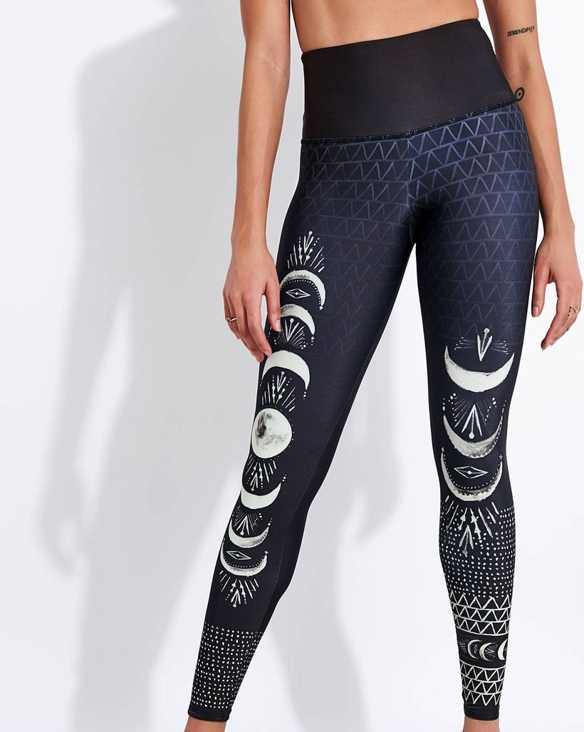 Onzie Graphic Legging in Free Fly