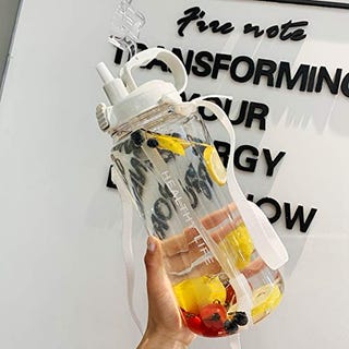 セレブも愛用 巨大な ウォーターボトル がトレンドに セレブも愛用 巨大な ウォーターボトル がトレンドに