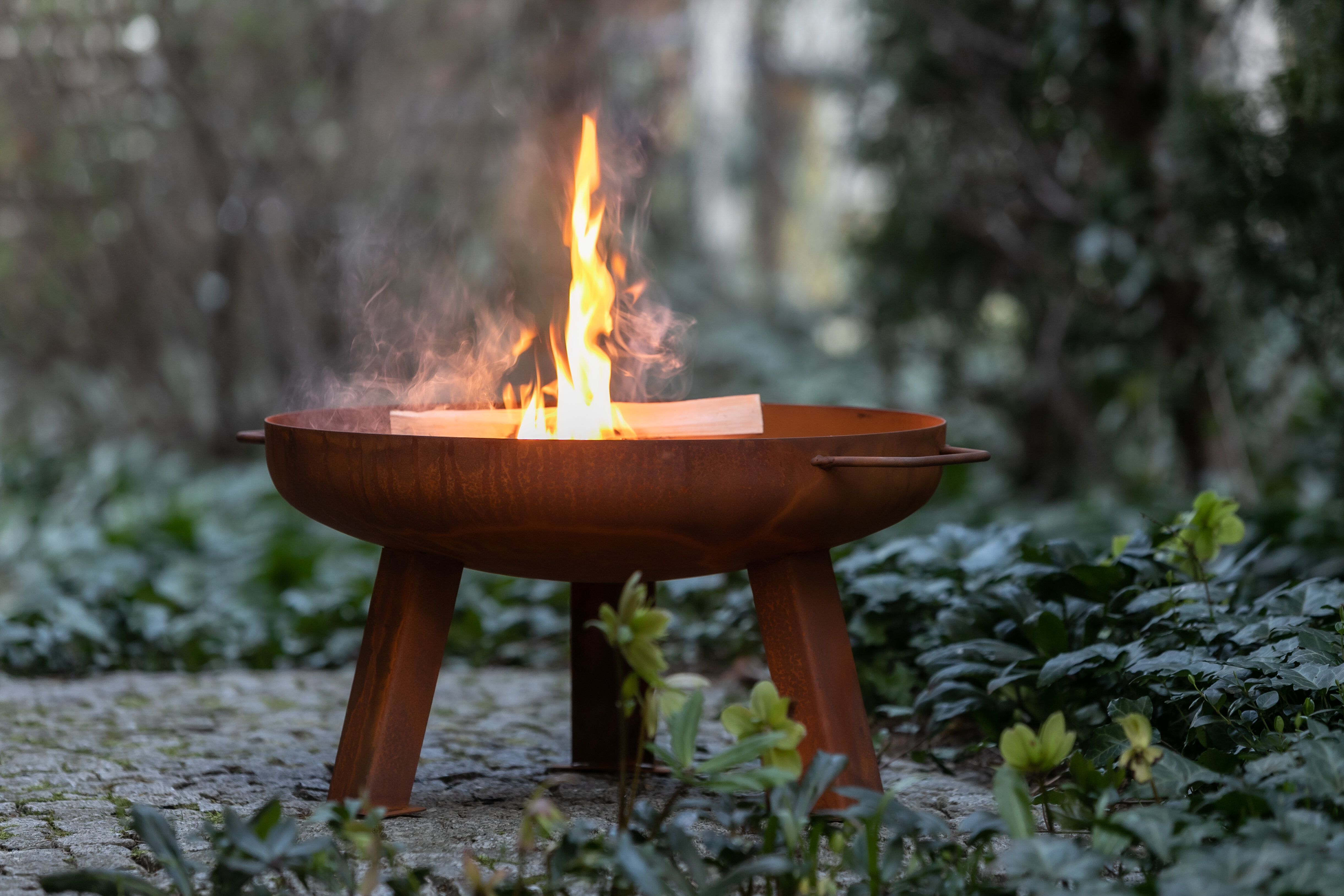 Outdoor Fire Pits To Light Up Your Garden, Seasonal Trends Outdoor Steel Fire Pit