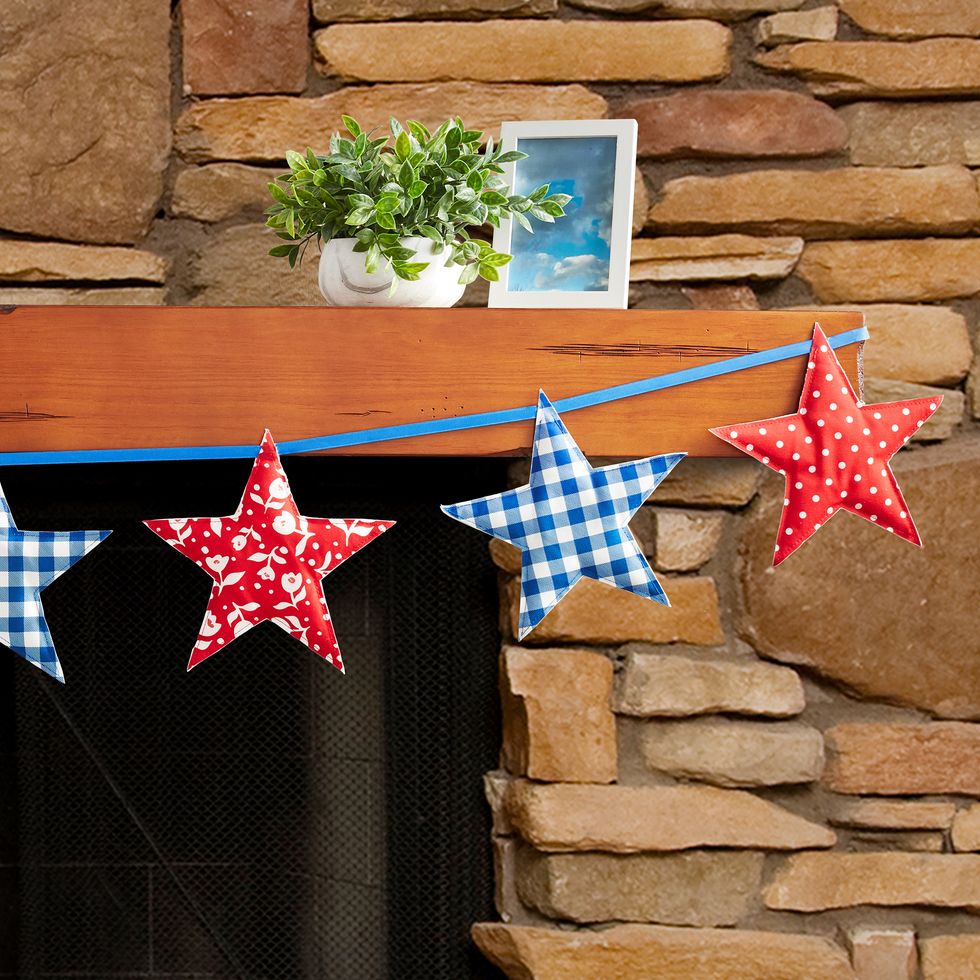 The Pioneer Woman Gingham Star Garland