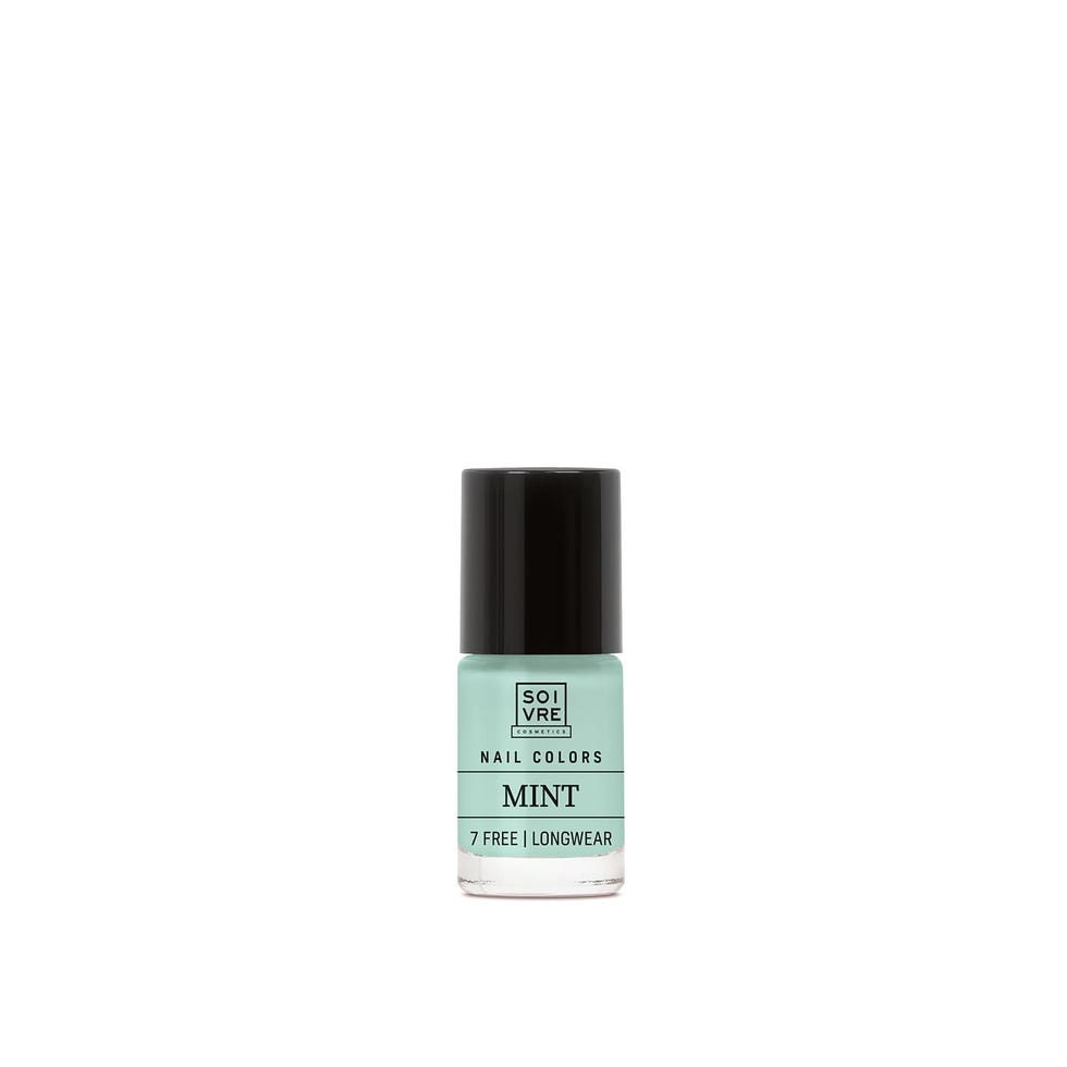 Pantone mint en tus uñas