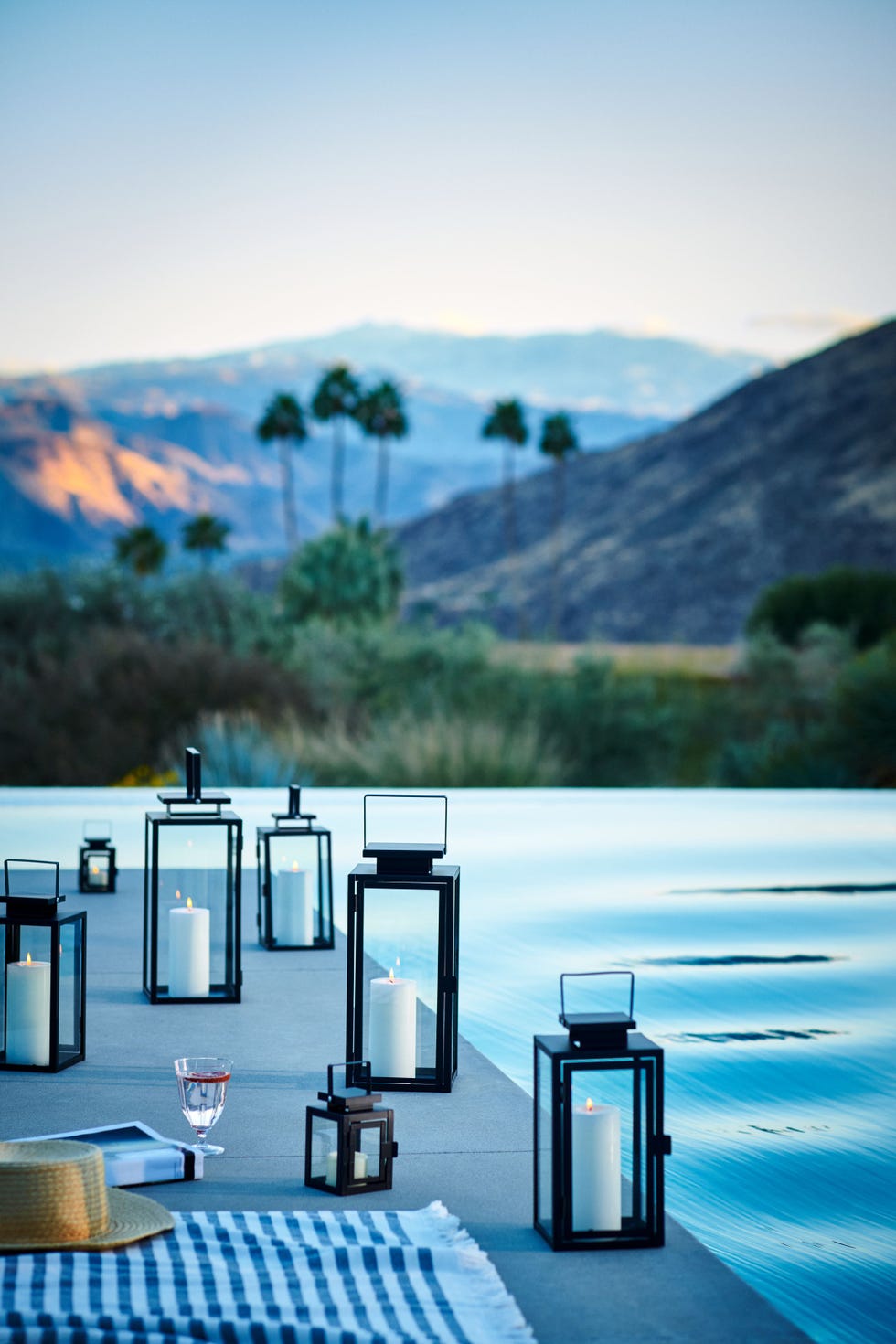 Metal candle lantern