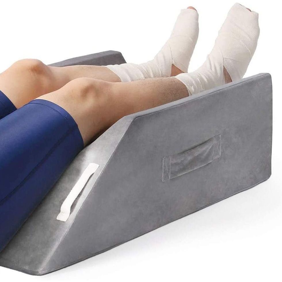 15 Best Knee Pillows In 2023, As Per An Orthopedic Specialist