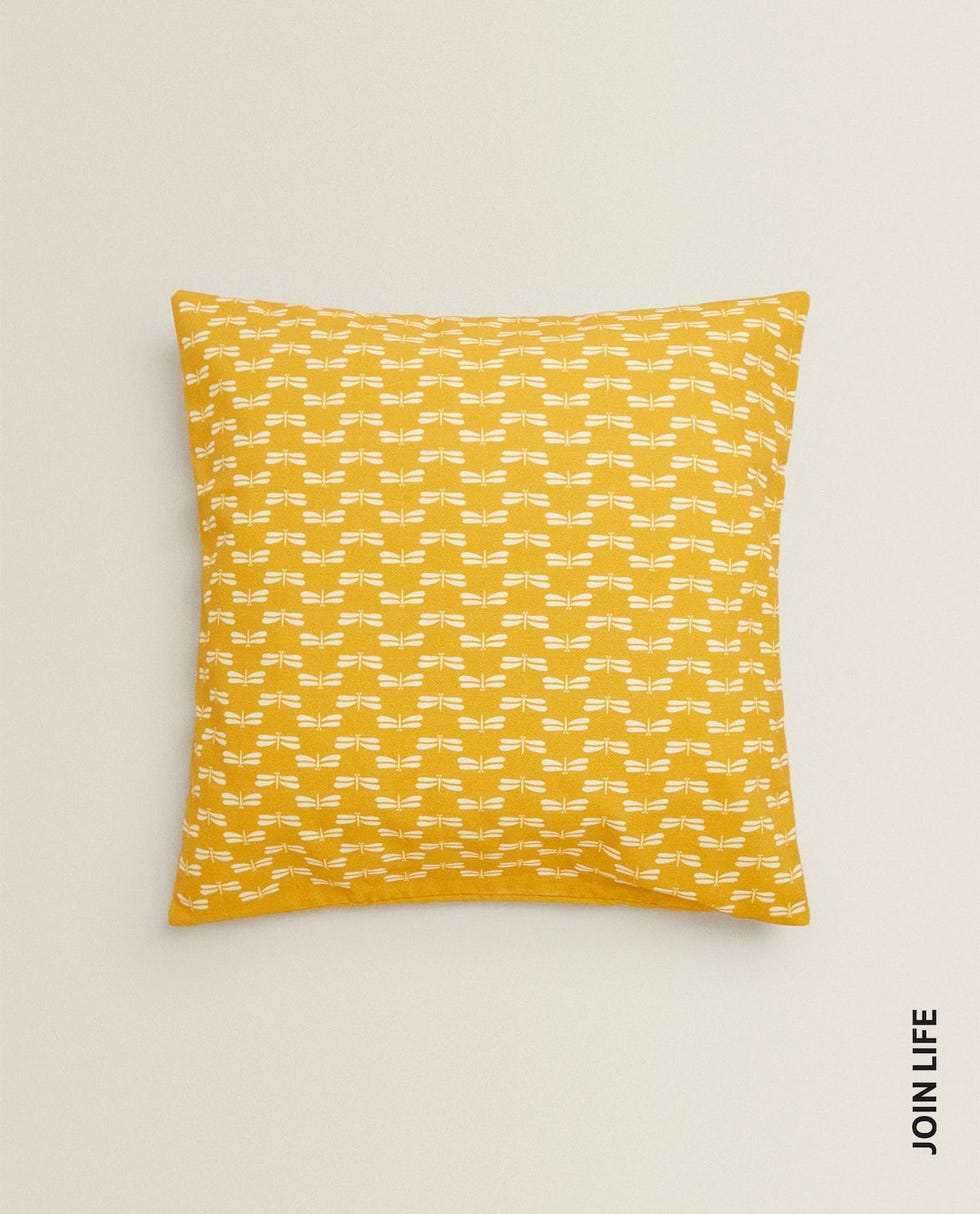 Cojín amarillo