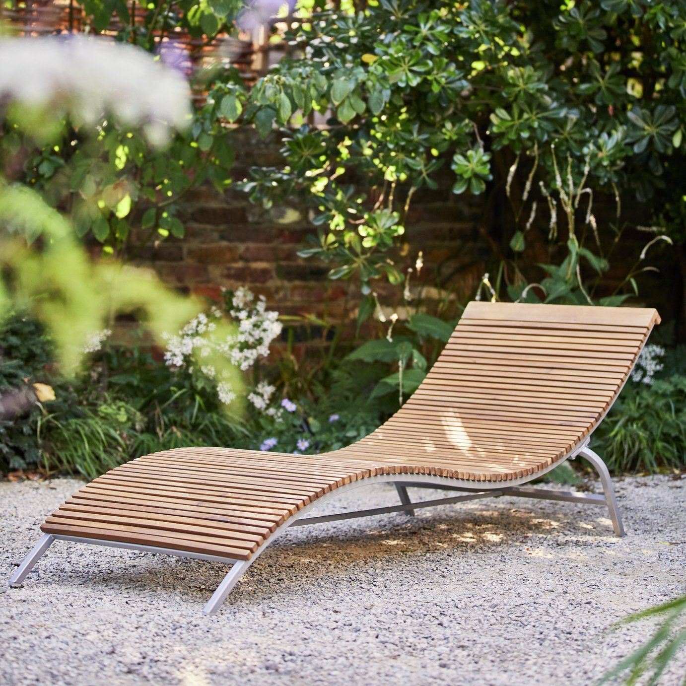 garden loungers with shade