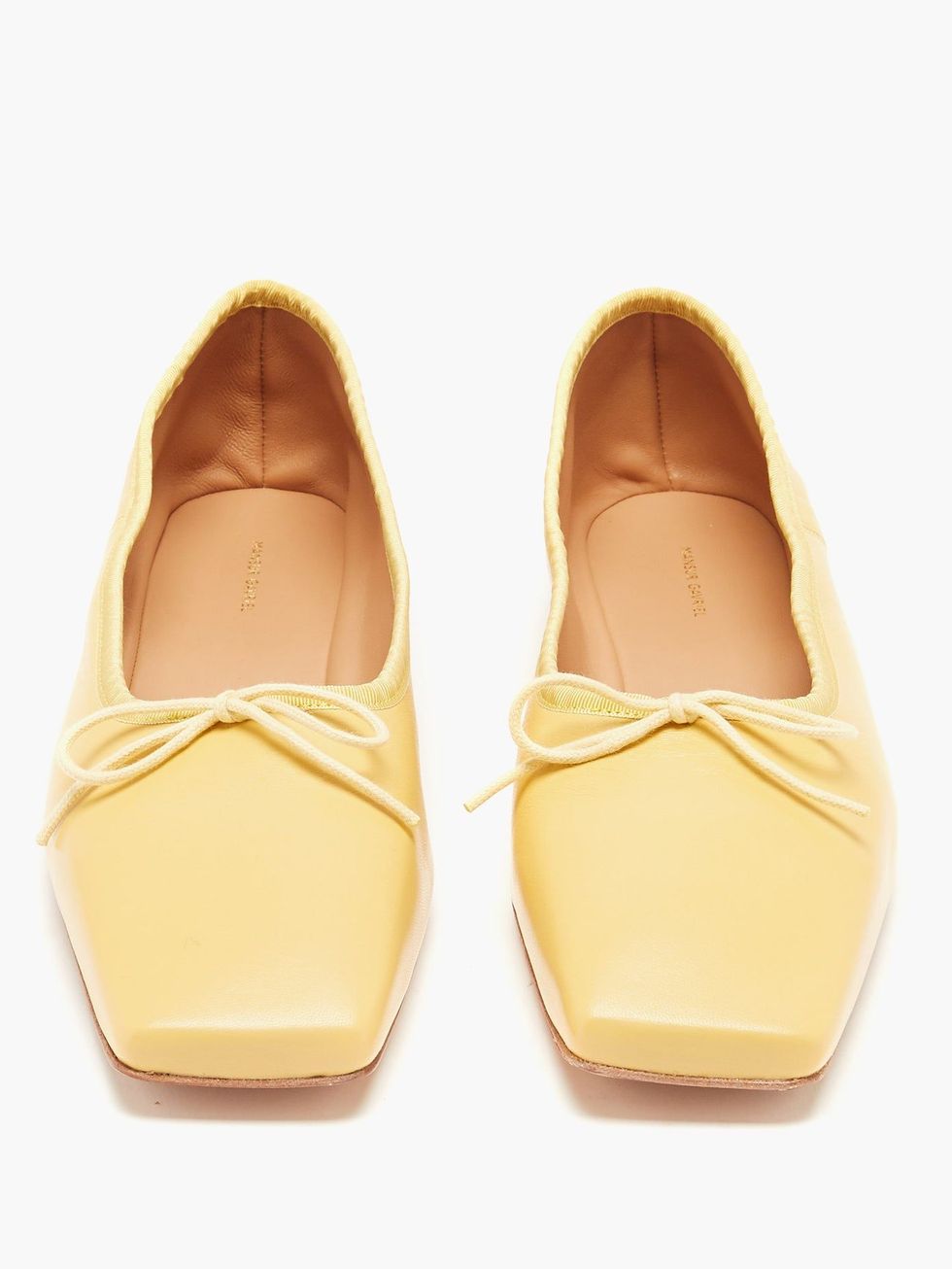 方頭芭蕾舞鞋推薦：Mansur Gavriel Dream奶黃色芭蕾便鞋