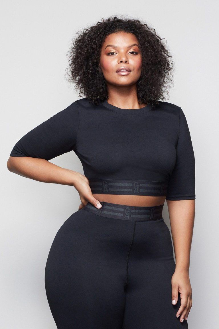 15 Ways Plus Size Women Are Wearing Crop Tops [Gallery]