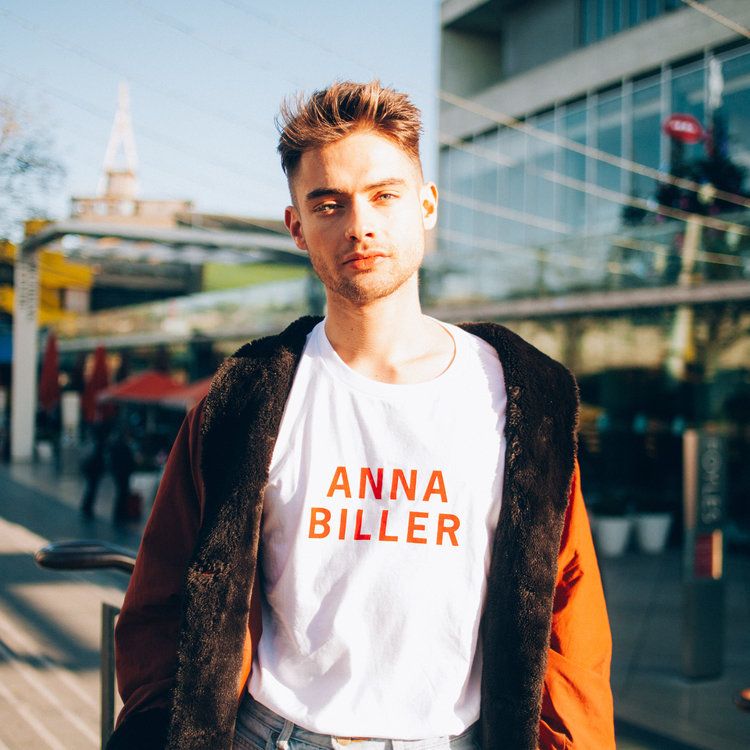 ANNA BILLER | T-Shirt