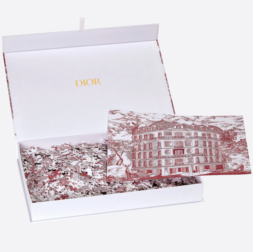 精品桌遊推薦8：Dior紅色印花「蒙田大道30號」1000片拼圖