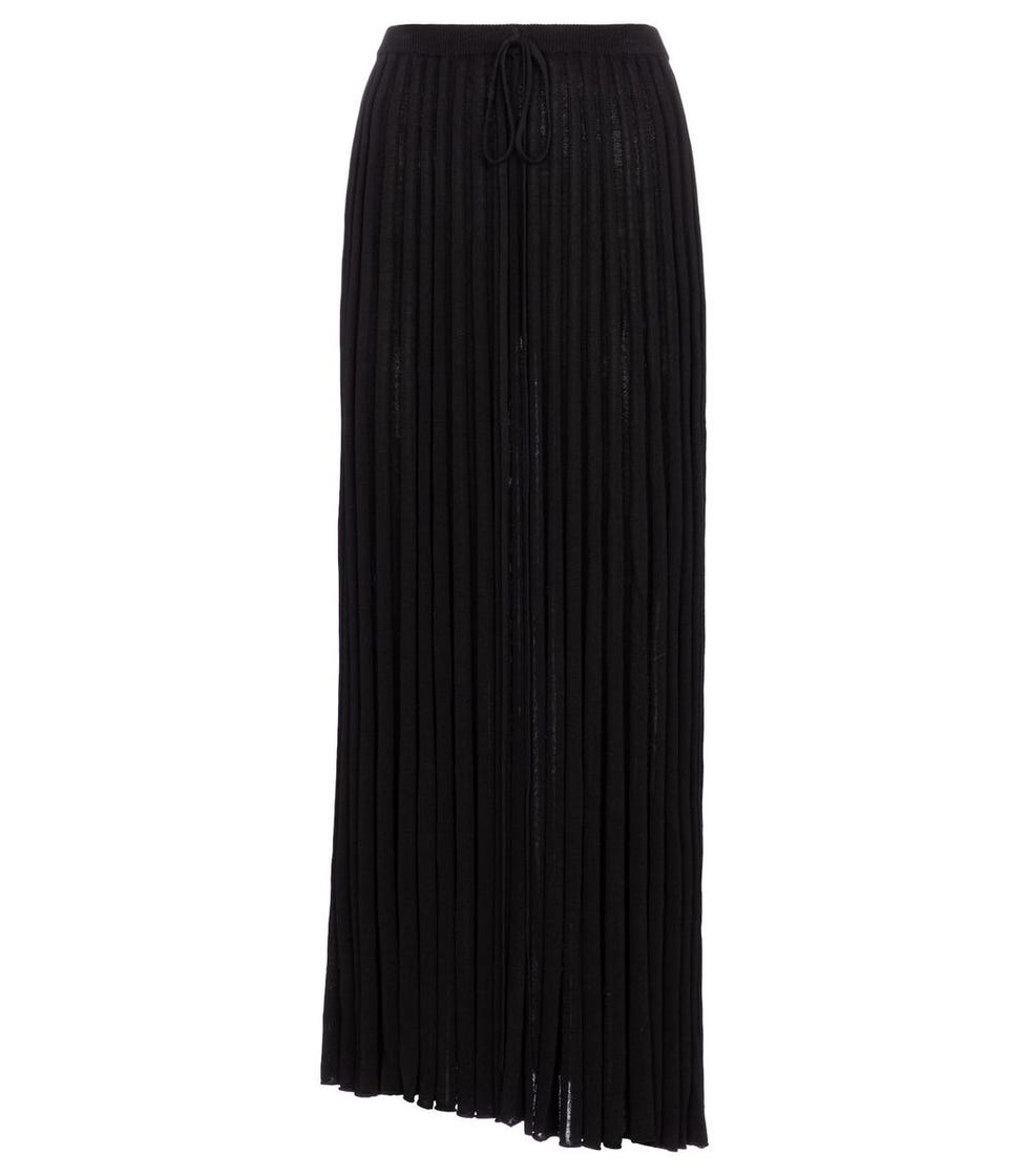 How to Wear a Pleated Skirt