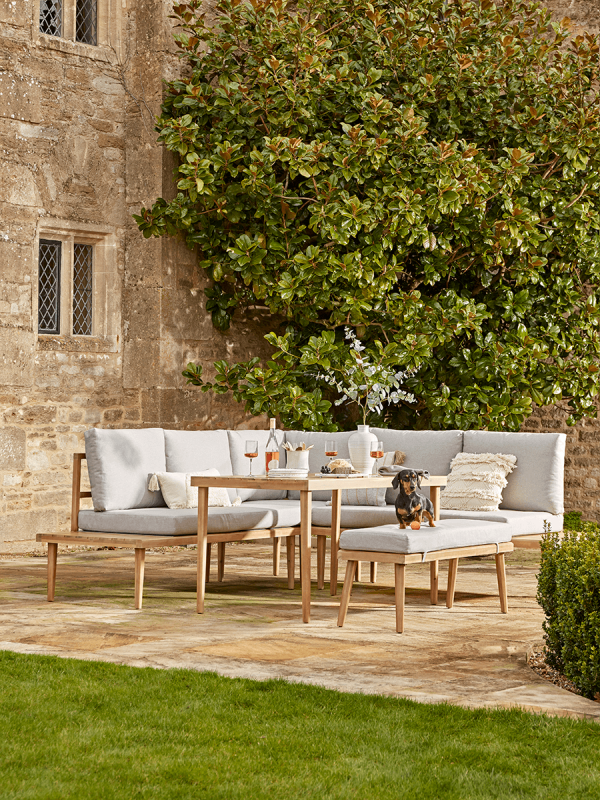 white round patio dining table