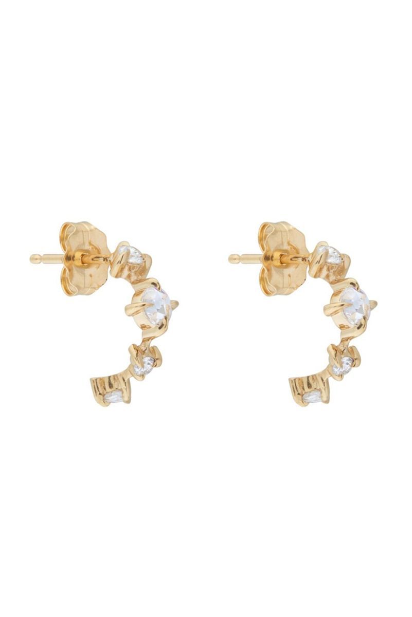 Buy beautiful gold earrings for daily use, these earrings will be available  at a low price