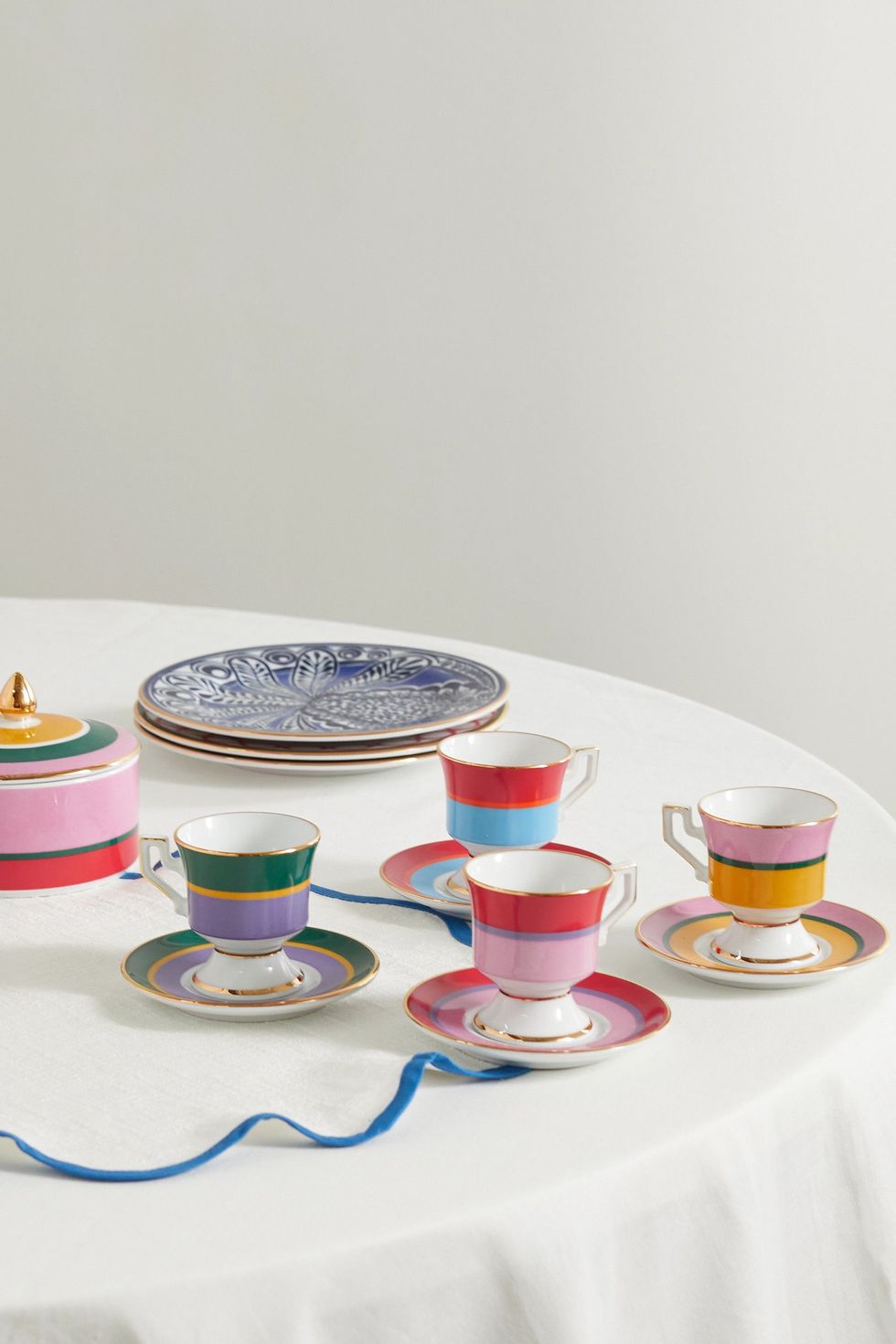 Set of four gold-plated porcelain espresso cups and saucers