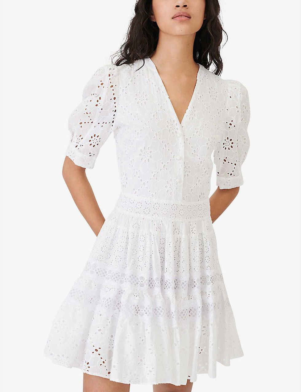 白色系蕾絲洋裝推薦5：MAJE短洋裝