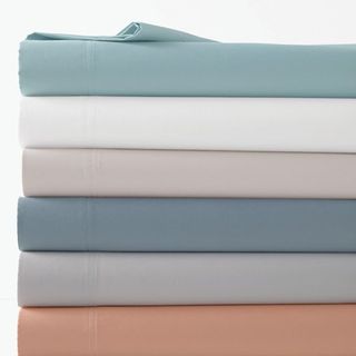 Wrinkle-Resistant Solid Sateen Sheets