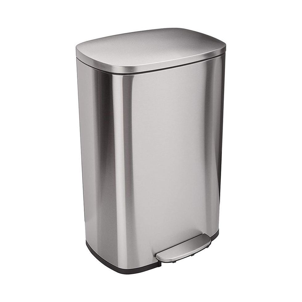 Best 13 Gallon / 50 Liter Trash Cans for Kitchen Use