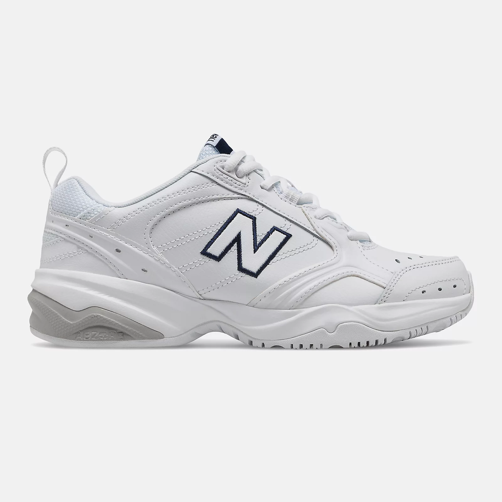 Kaia Gerber風格單品推薦：New Balance 624白色運動鞋