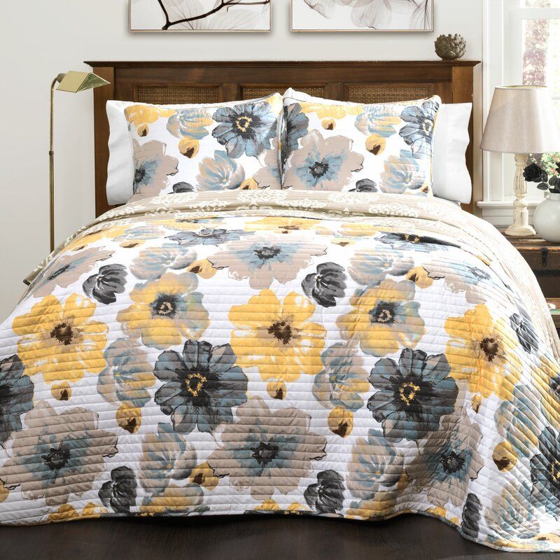 Reversible Traditional 3-Piece Quilt Set