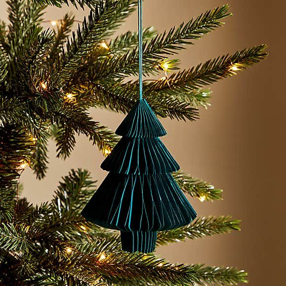 How To Decorate A Christmas Tree Like A Professional