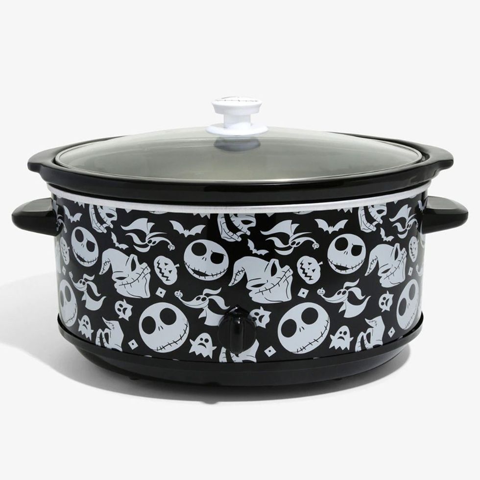 https://hips.hearstapps.com/vader-prod.s3.amazonaws.com/1632772982-the-nightmare-before-christmas-slow-cooker-1582735588.jpg?crop=1xw:1xh;center,top&resize=980:*