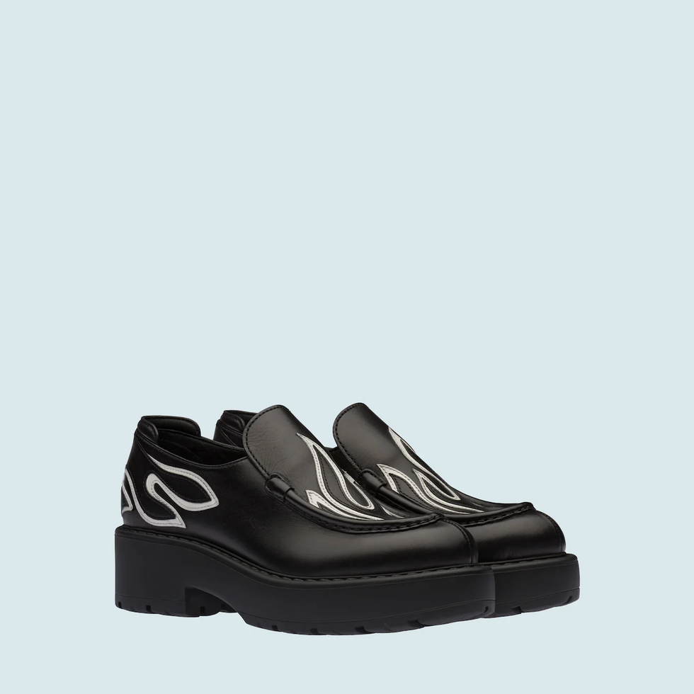 Kendall Jenner穿搭單品推薦：Miu Miu黑色厚底樂福鞋