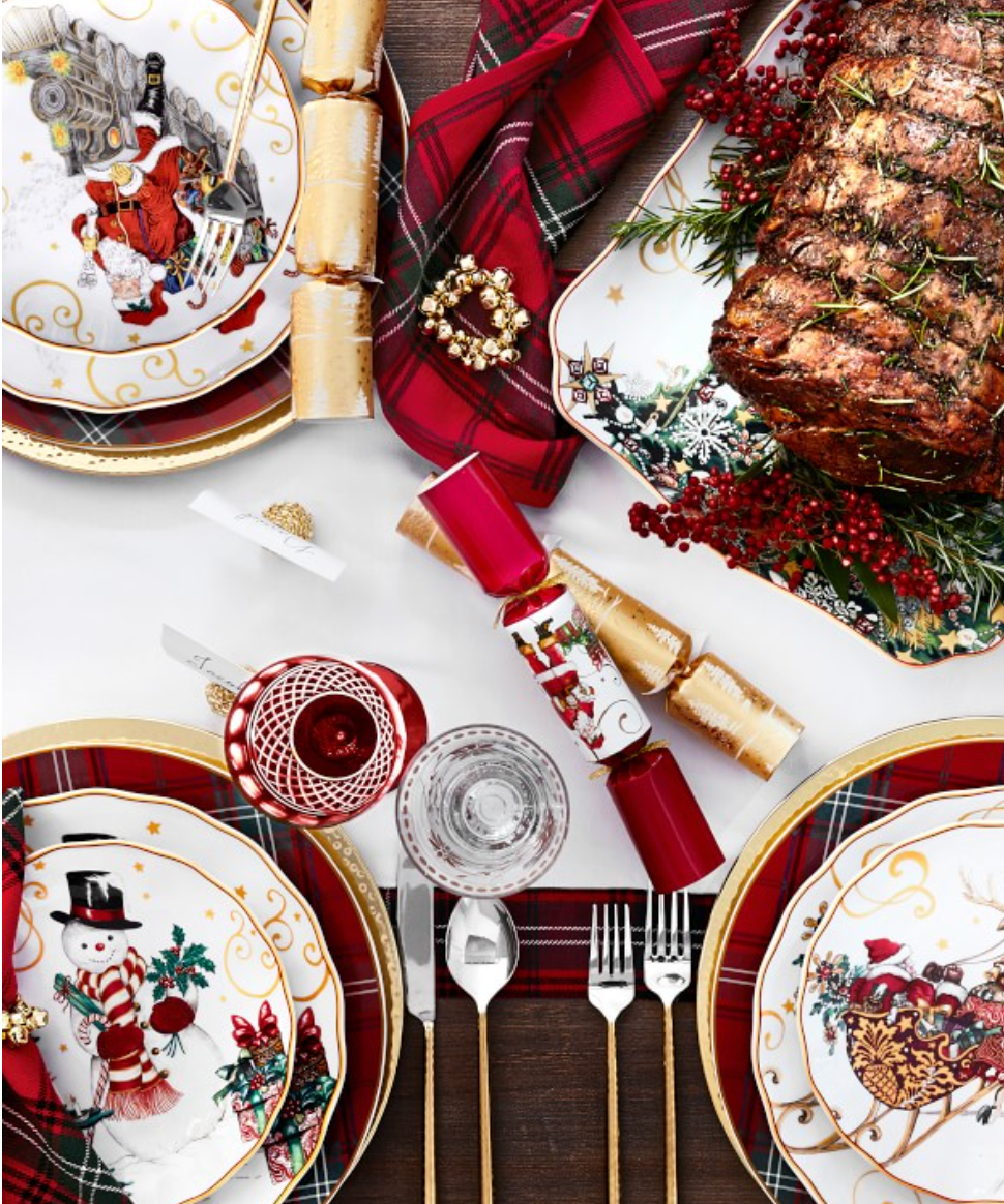 35 Elegant Christmas Table Settings 2022 Stylish Holiday Table  Centerpieces